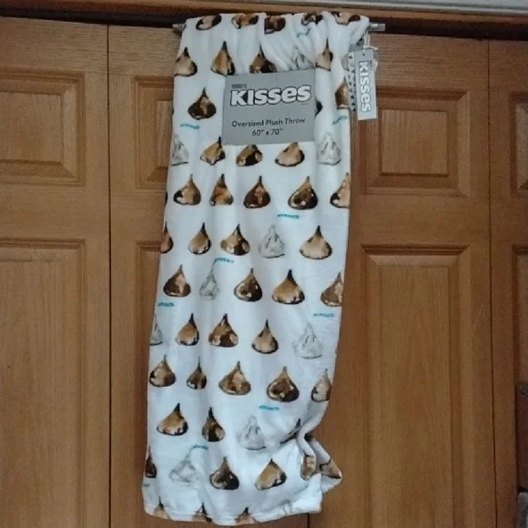 Oversized Plush Throw Blanket - White and Brown - Picture 3 of 6